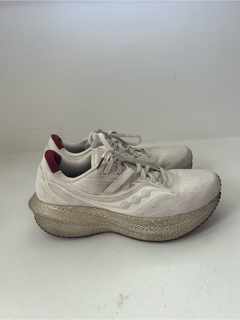 Saucony Women’s Triumph 20 Running Shoes in Brie/Wine Size 9